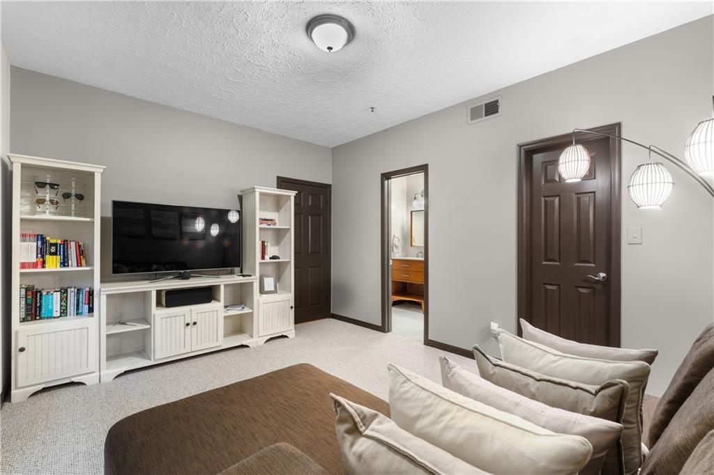 1250 Parkwood Circle SE Unit 400