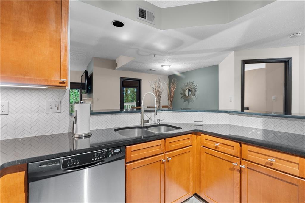 1250 Parkwood Circle SE Unit 400