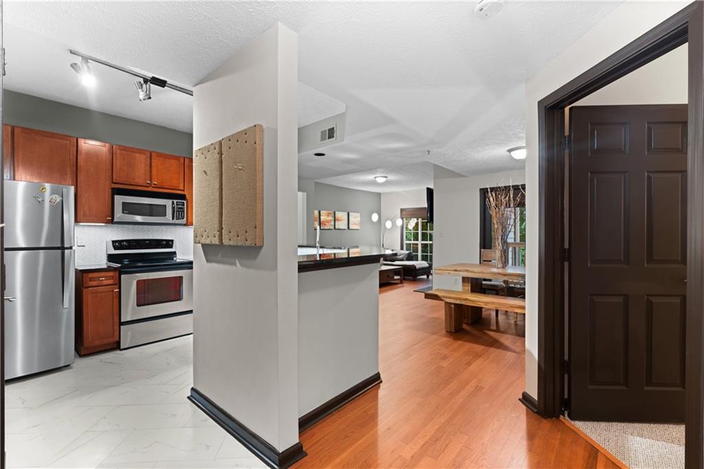 1250 Parkwood Circle SE Unit 400