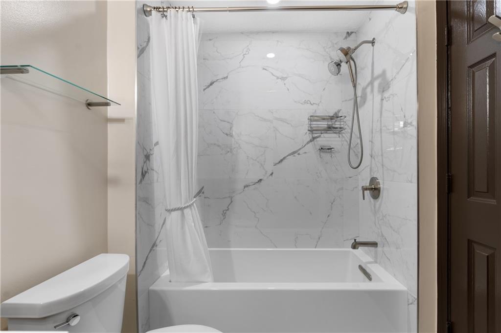 1250 Parkwood Circle SE Unit 400