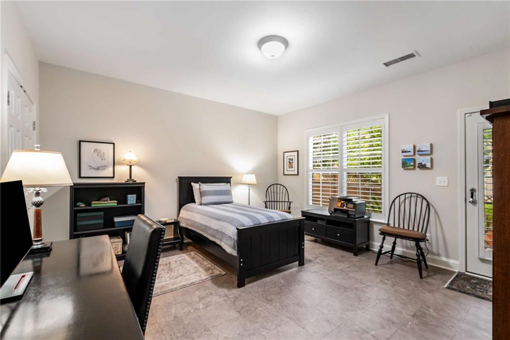 1006 Montview Walk