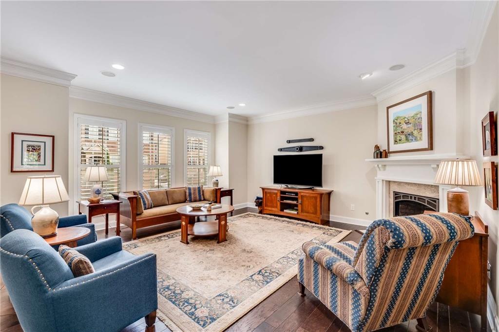 1006 Montview Walk