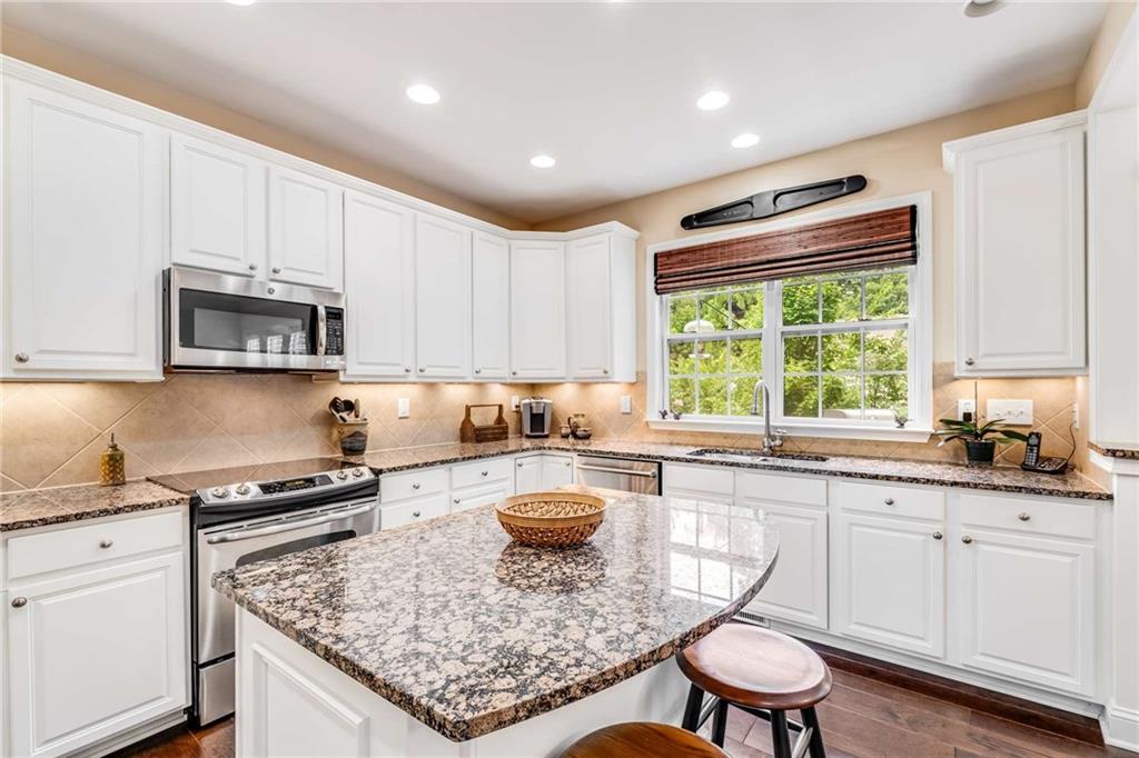 1006 Montview Walk