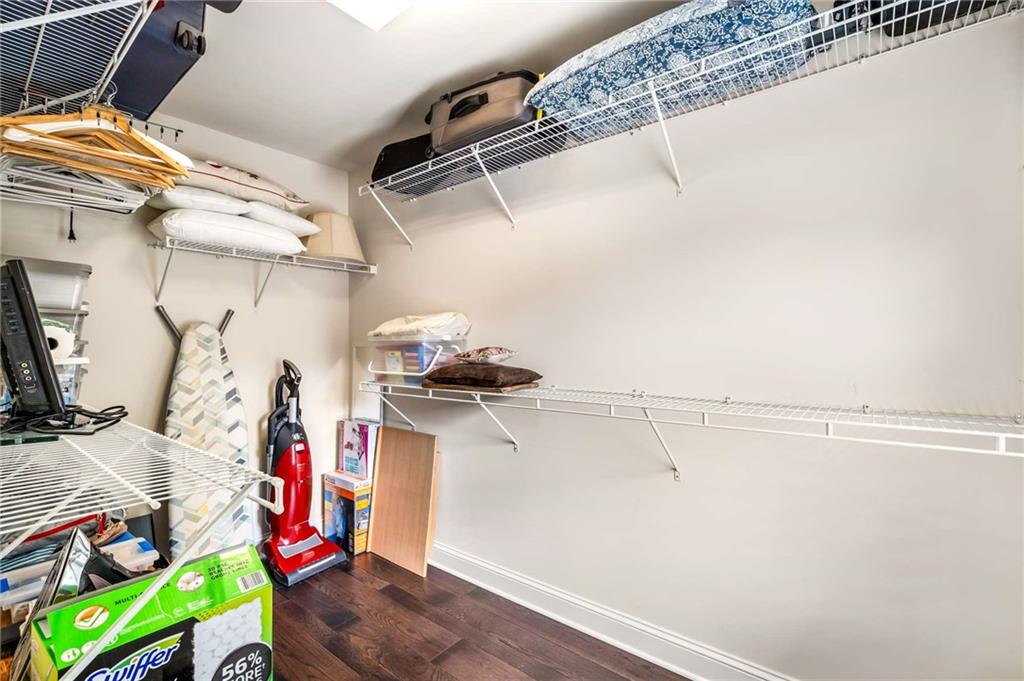1006 Montview Walk