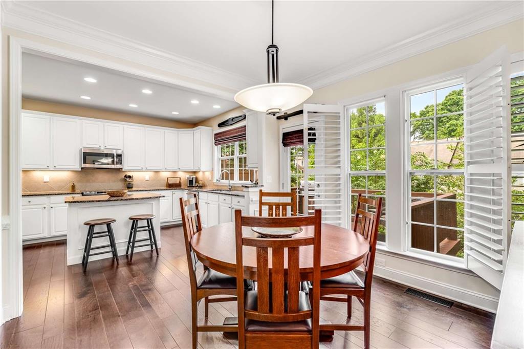 1006 Montview Walk