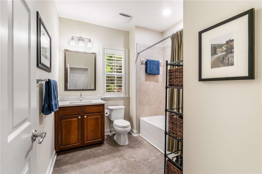1006 Montview Walk