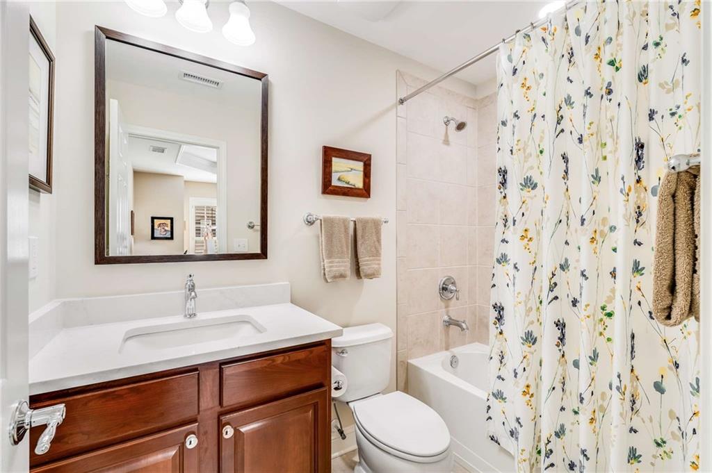 1006 Montview Walk