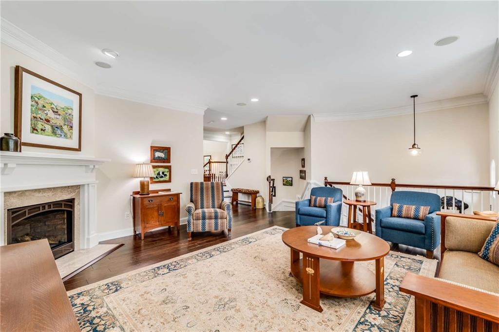 1006 Montview Walk