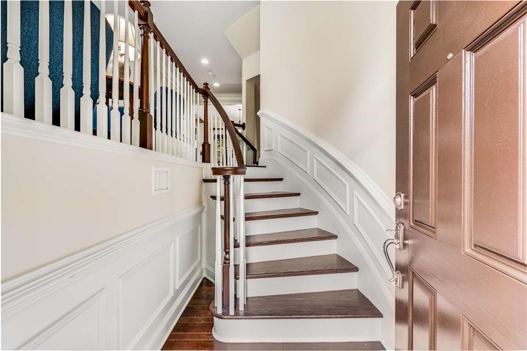 1006 Montview Walk