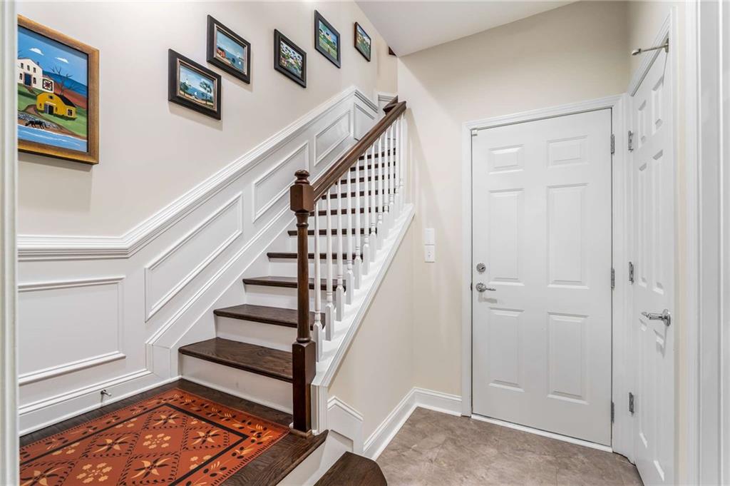 1006 Montview Walk