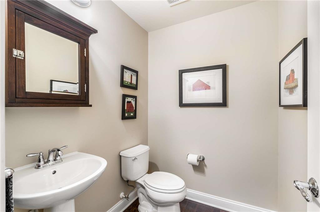 1006 Montview Walk