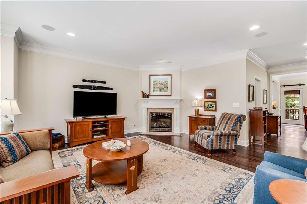 1006 Montview Walk