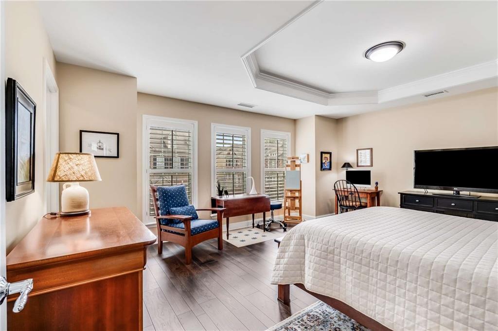 1006 Montview Walk