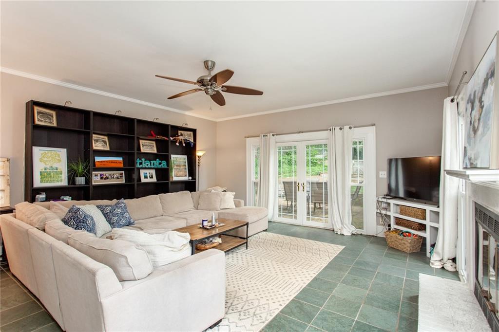 1305 N Morningside Dr NE