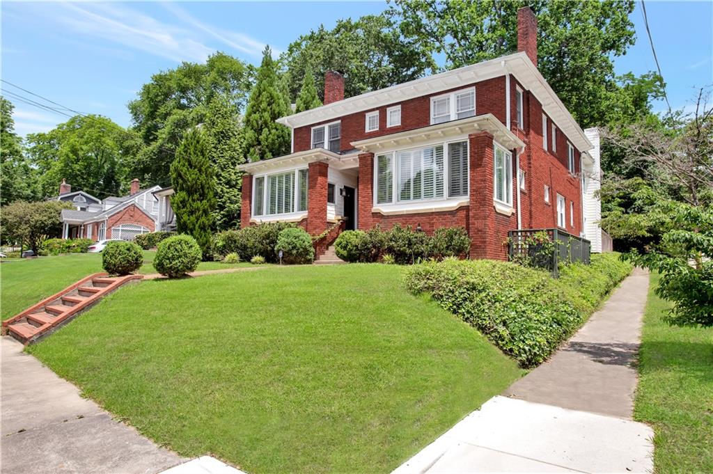 1305 N Morningside Dr NE