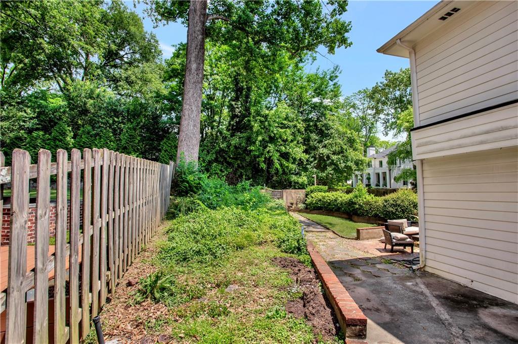 1305 N Morningside Dr NE