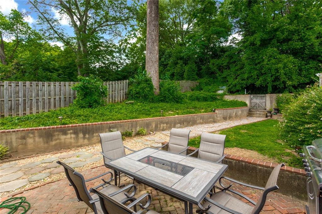 1305 N Morningside Dr NE