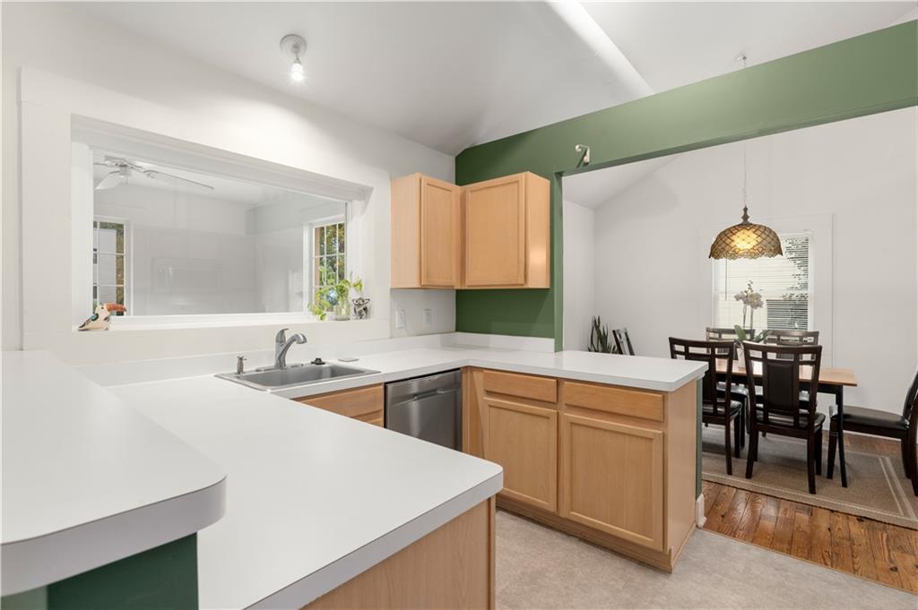 2035 Manchester Street NE