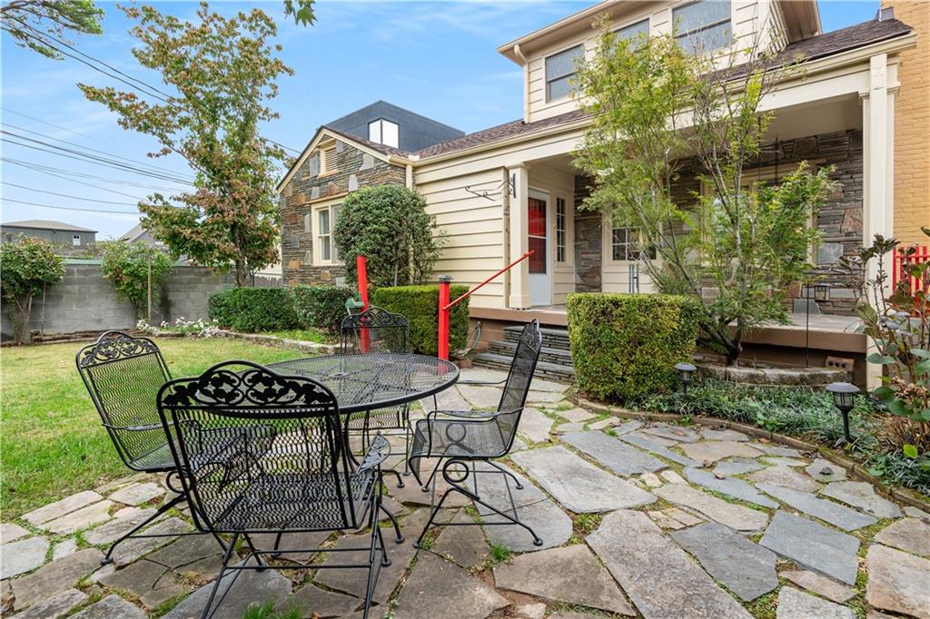 2035 Manchester Street NE