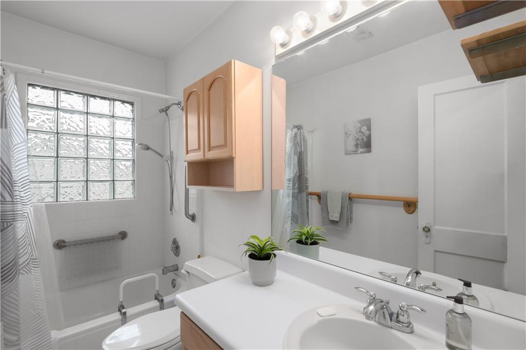 2035 Manchester Street NE