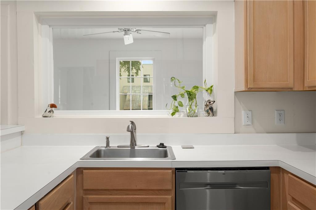 2035 Manchester Street NE