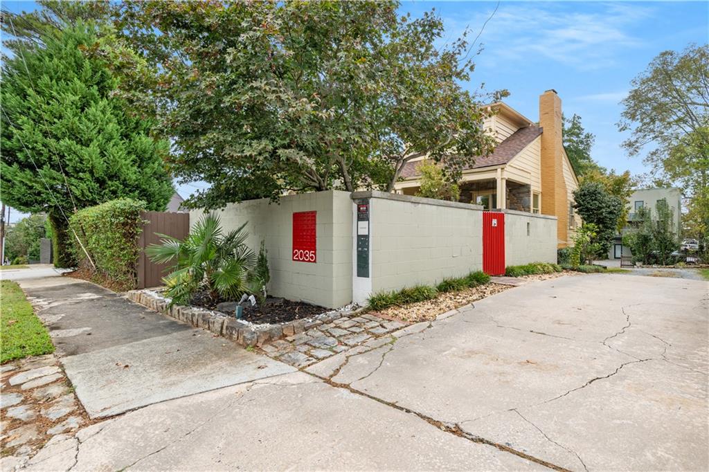 2035 Manchester Street NE