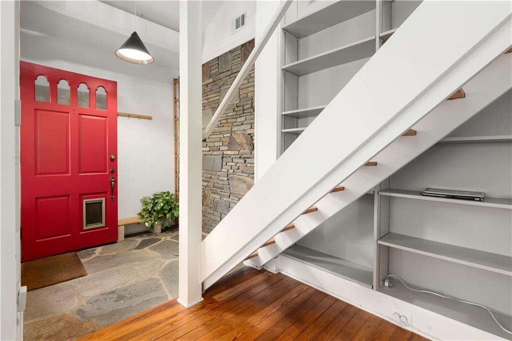 2035 Manchester Street NE