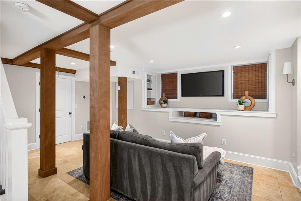 2168 Ridgedale Road NE