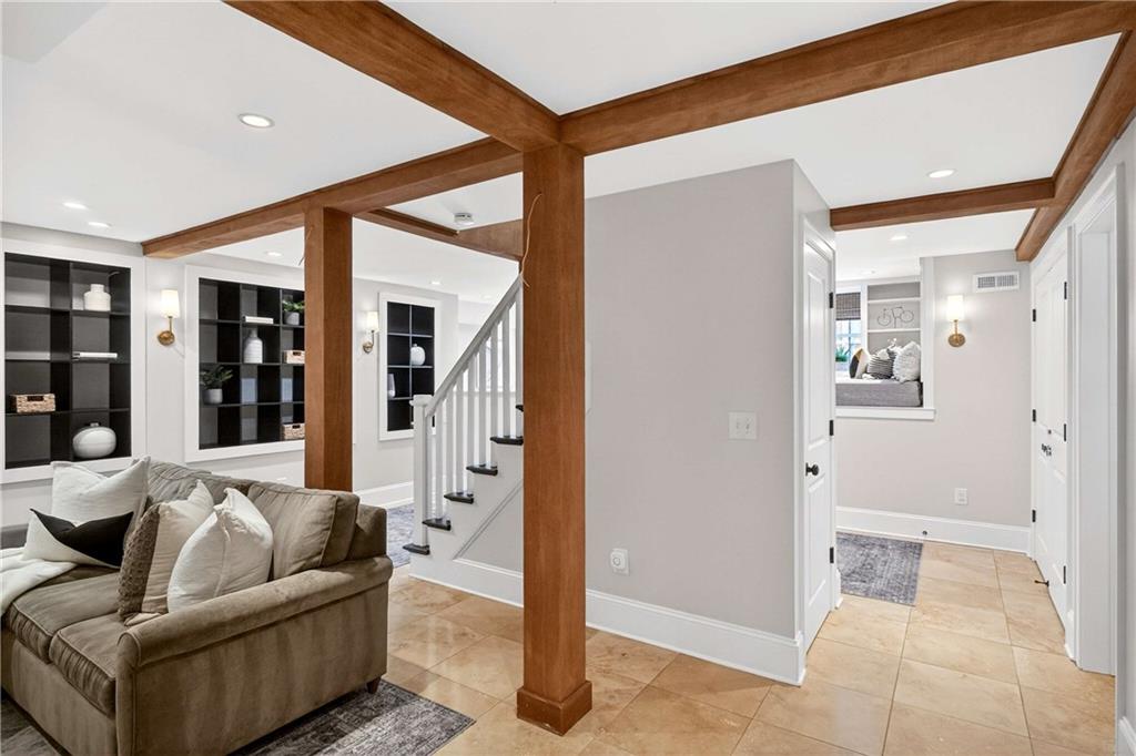 2168 Ridgedale Road NE