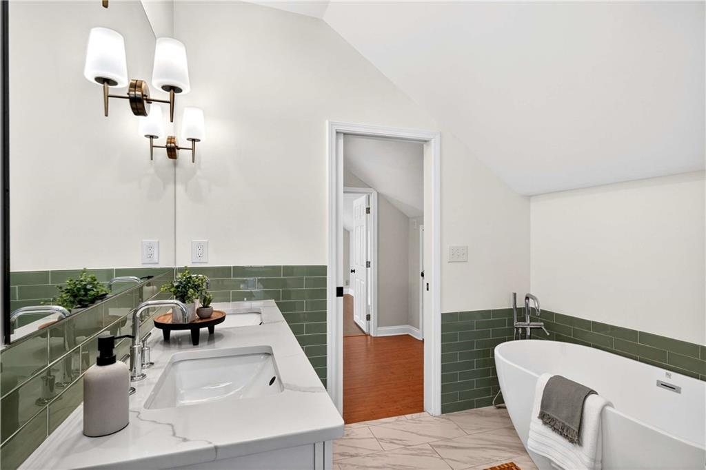 2168 Ridgedale Road NE