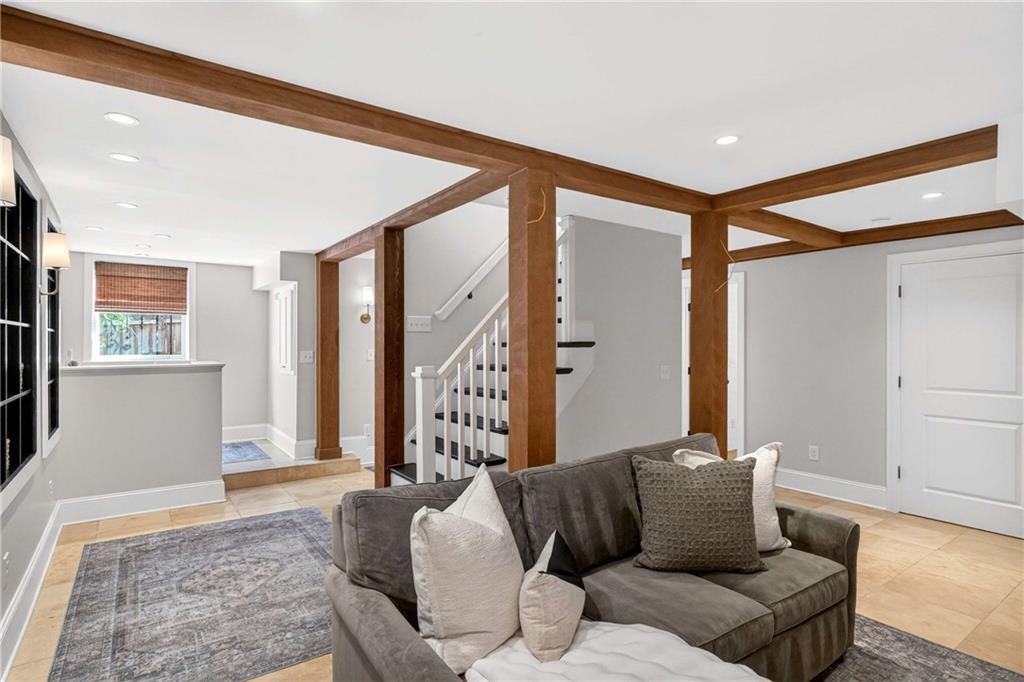 2168 Ridgedale Road NE