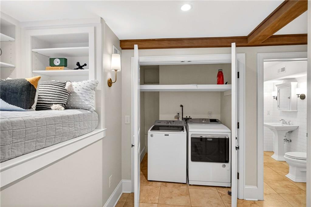 2168 Ridgedale Road NE