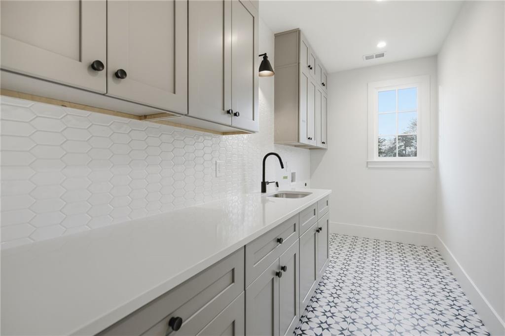 849 Highland Terrace NE