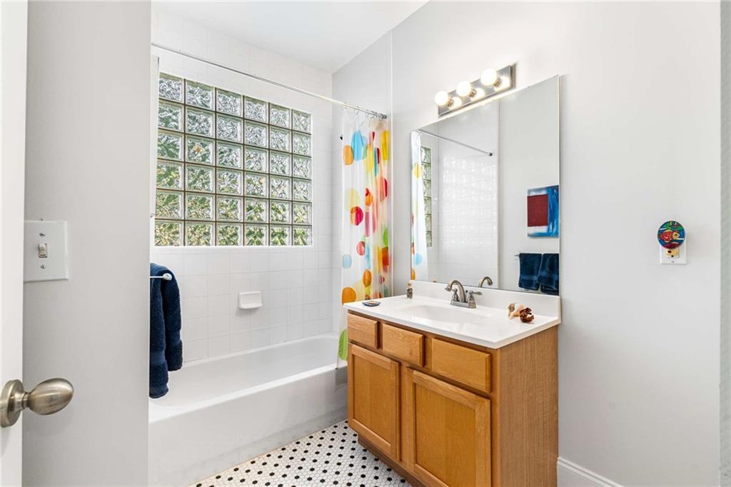 192 Gibson Street SE Unit B