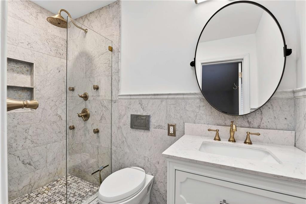 2500 Hawthorne Drive NE