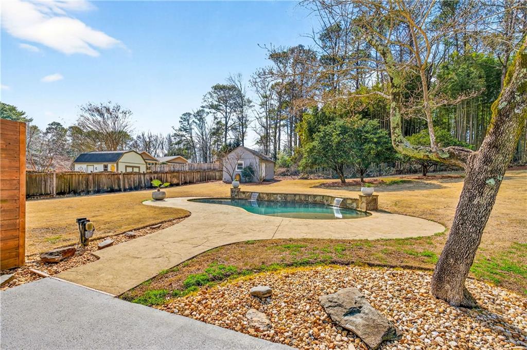 2500 Hawthorne Drive NE