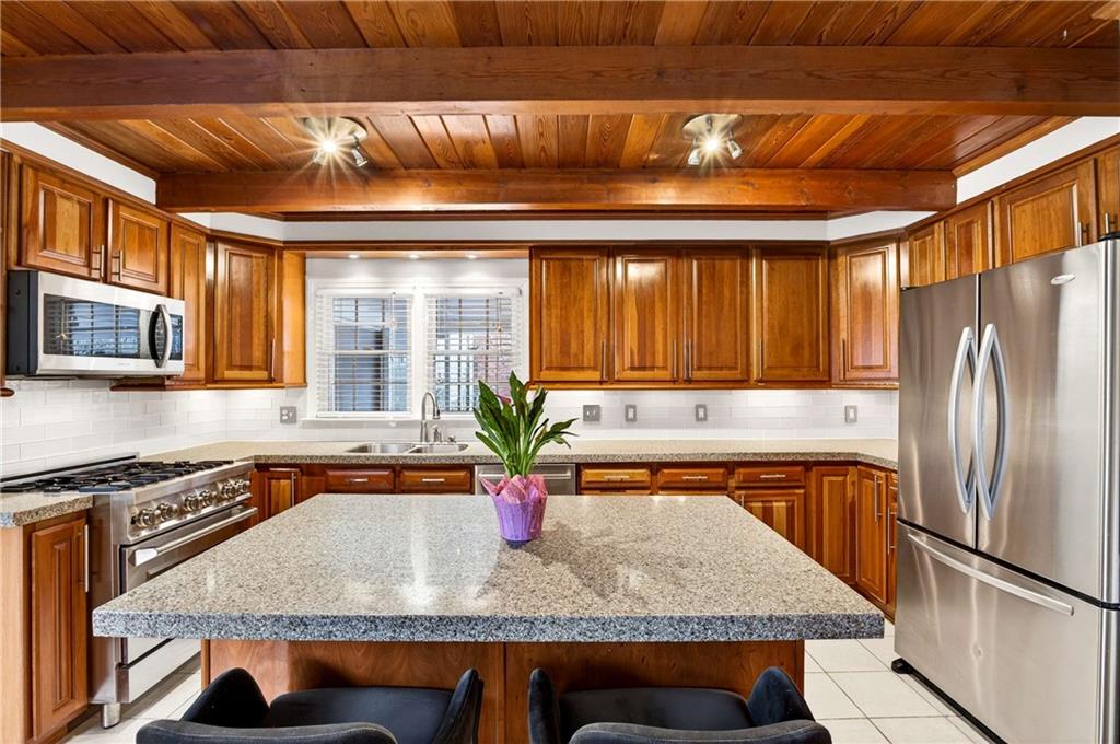 2500 Hawthorne Drive NE