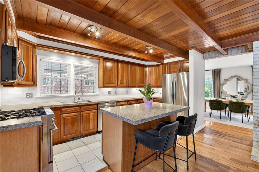 2500 Hawthorne Drive NE