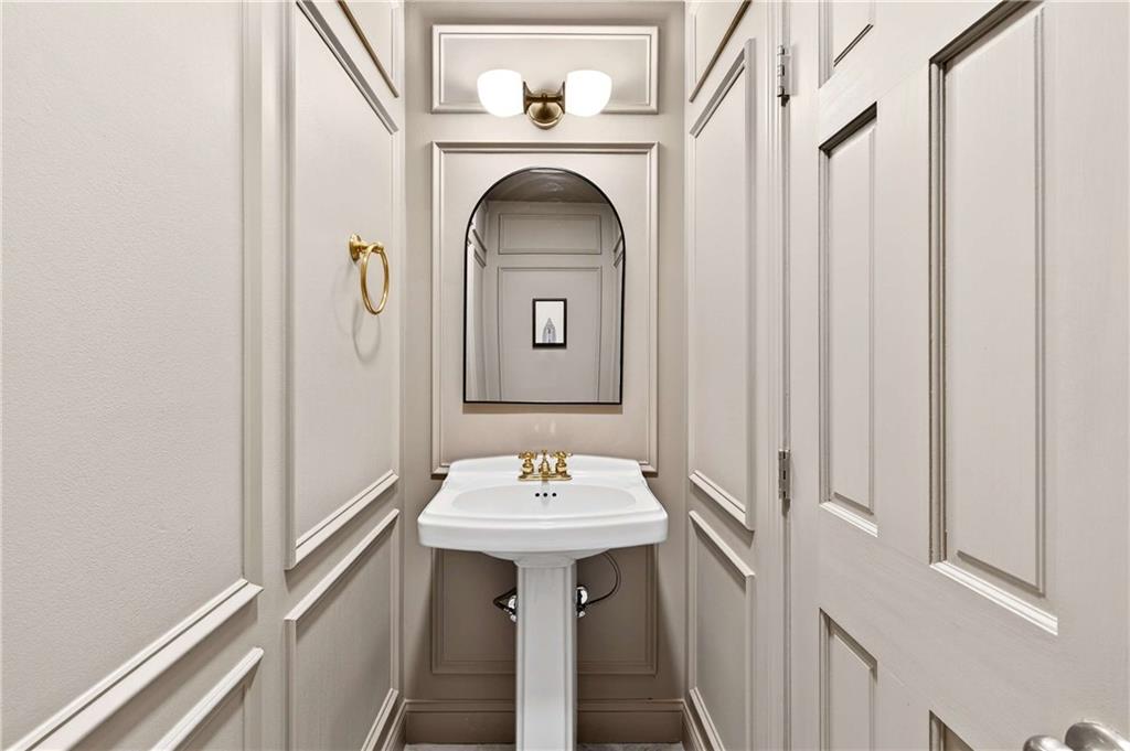 2500 Hawthorne Drive NE