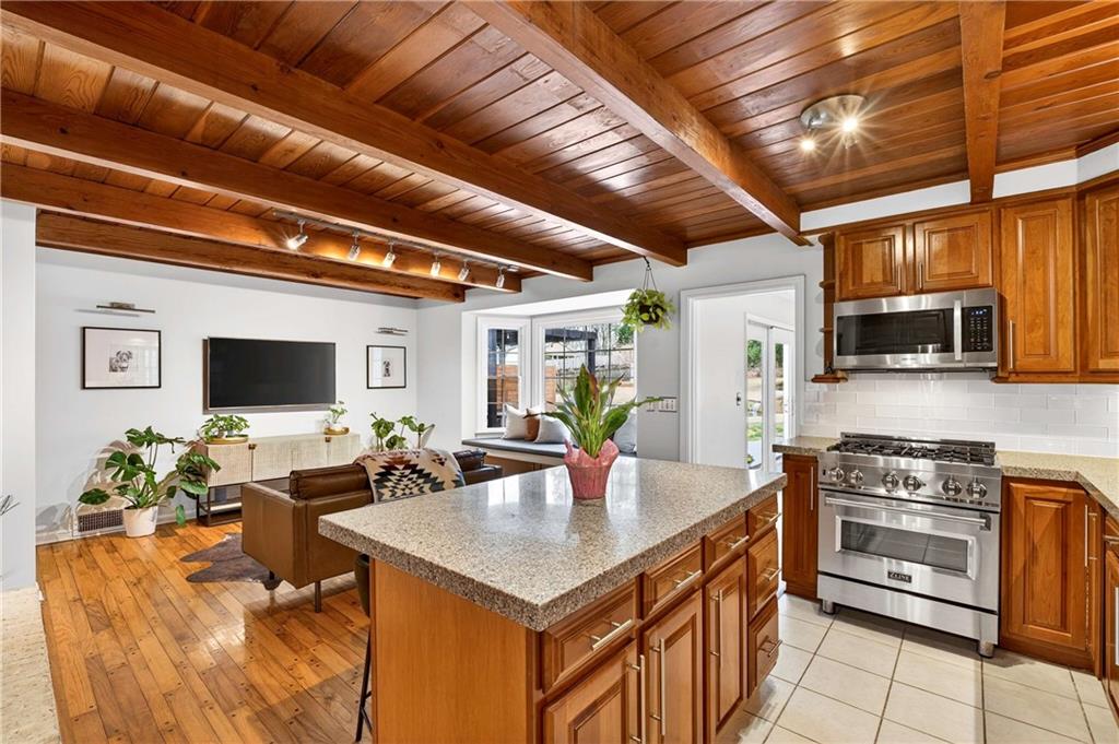 2500 Hawthorne Drive NE