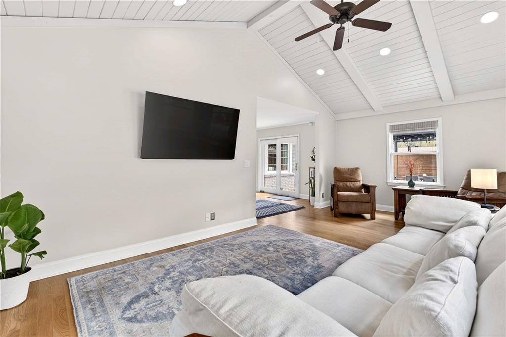 2500 Hawthorne Drive NE