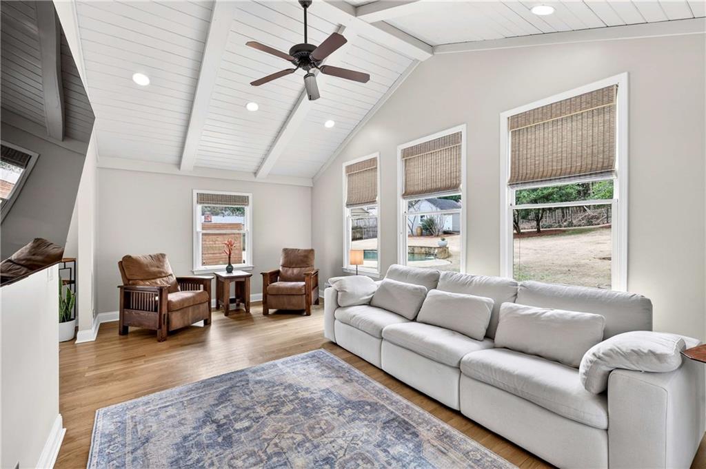 2500 Hawthorne Drive NE