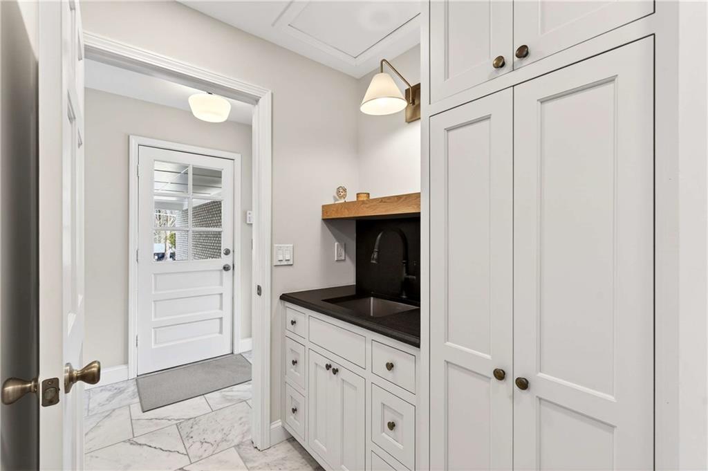 2500 Hawthorne Drive NE