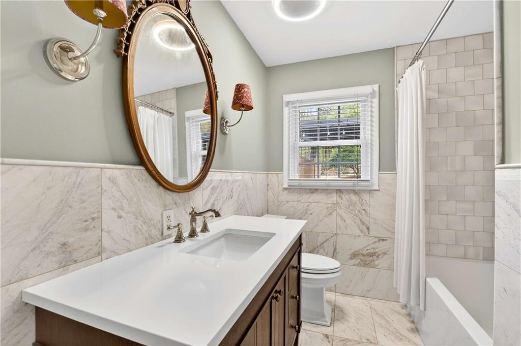 2500 Hawthorne Drive NE