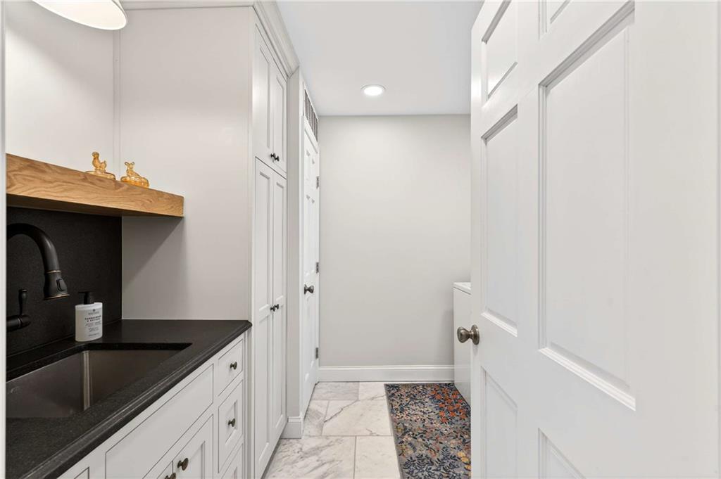 2500 Hawthorne Drive NE