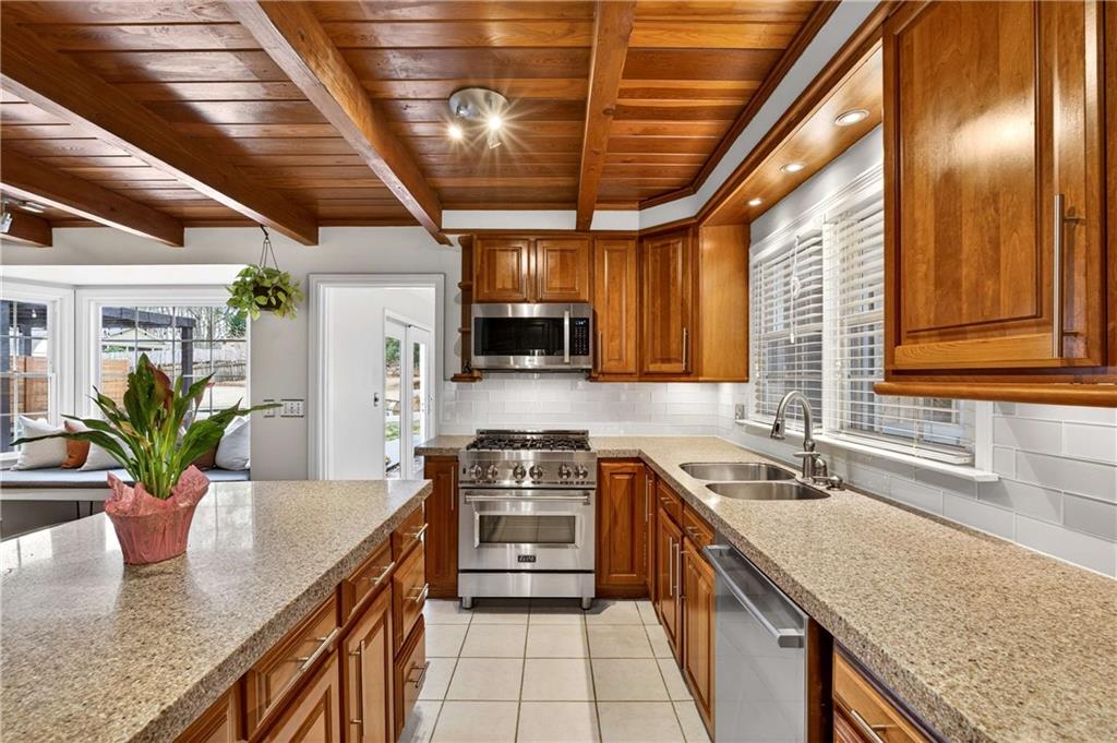 2500 Hawthorne Drive NE