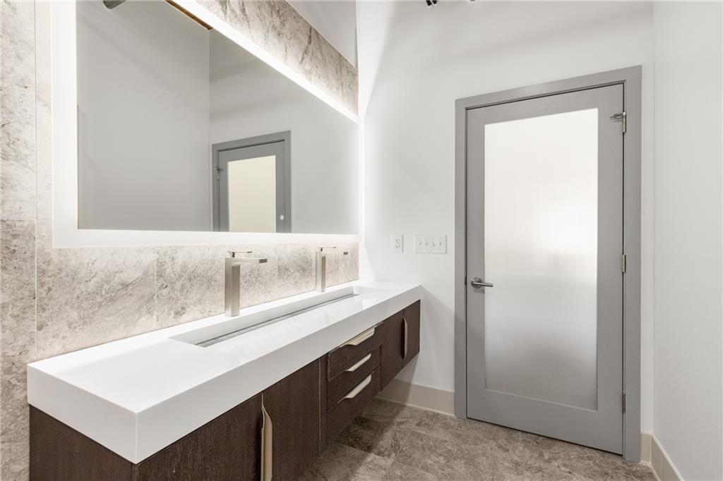 834 Dekalb Avenue Unit D