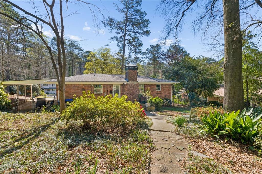 2478 Woodacres Road NE