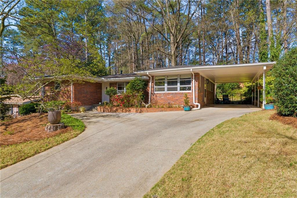 2478 Woodacres Road NE