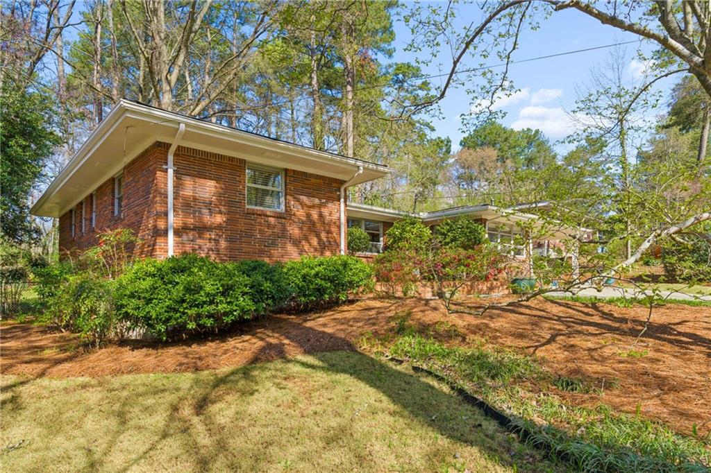 2478 Woodacres Road NE